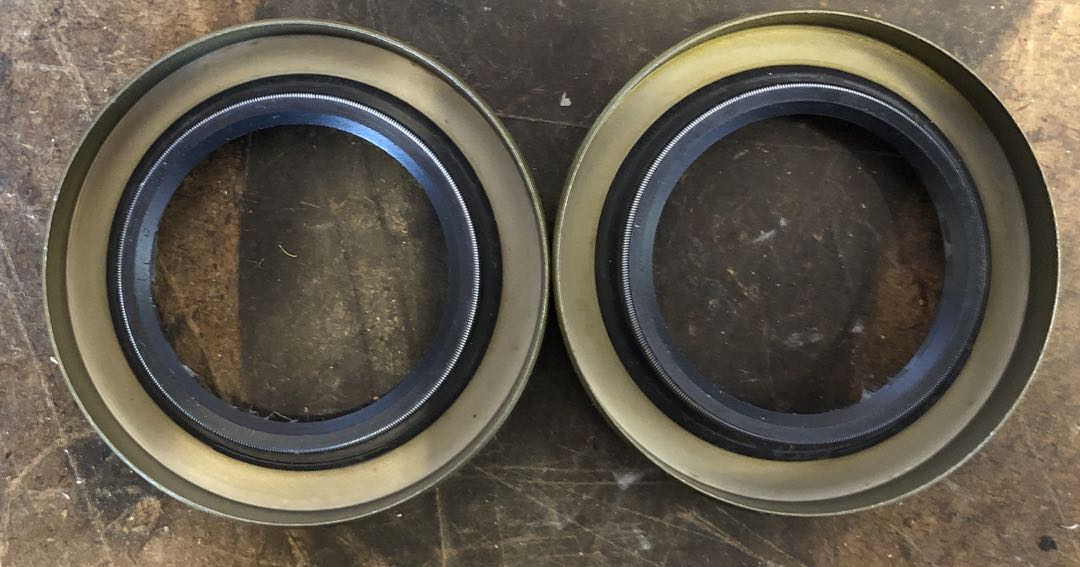 Pair New Rear Bearing Seals - 2.jpg